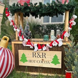 Wonder Shop Hat / Mitten Garland